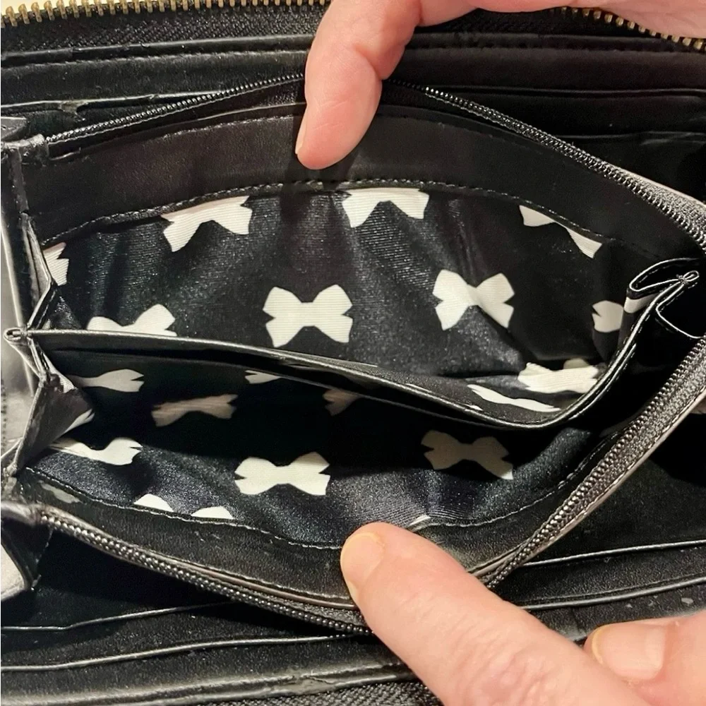 Cute Kate Spade EUC Wallet Zip Around Patent Leather Black and White Striped - Picture 6 of 8